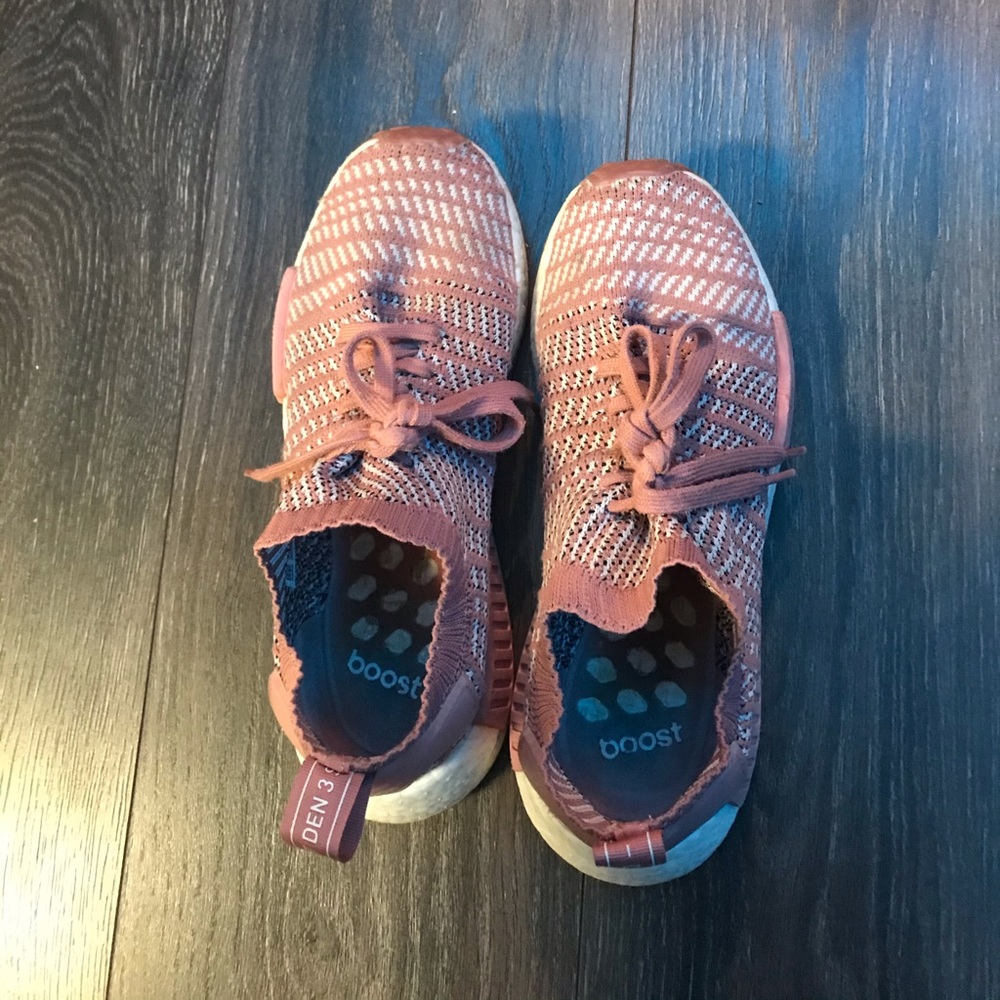 Adidas pink 8.5 boosts shoes